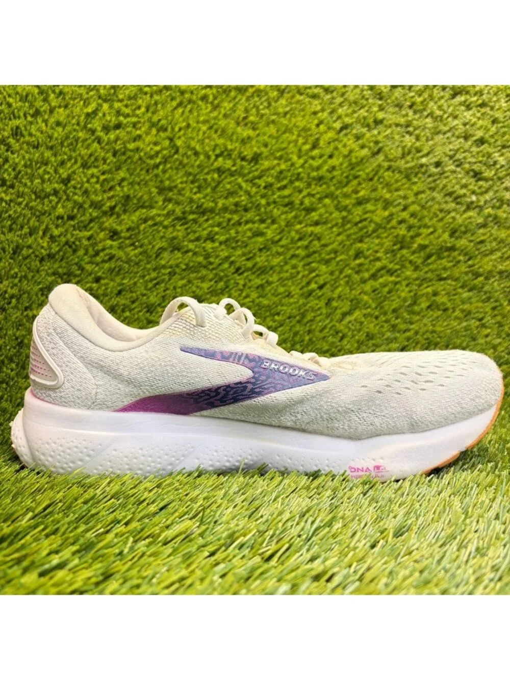 Brooks missing insoles